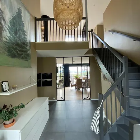 Stor Familiebolig Med Panoramautsikt بيت للعطل لارفيك