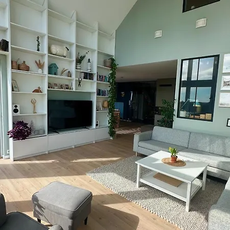 Stor Familiebolig Med Panoramautsikt بيت للعطل لارفيك