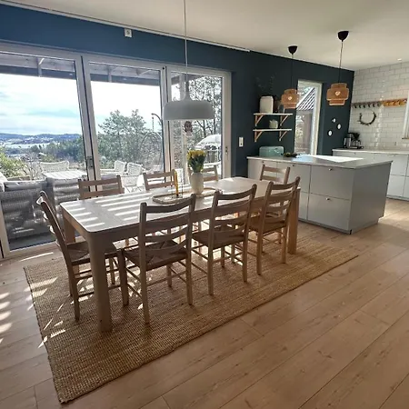 Stor Familiebolig Med Panoramautsikt
