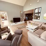 Stor Familiebolig Med Panoramautsikt * ラルヴィク