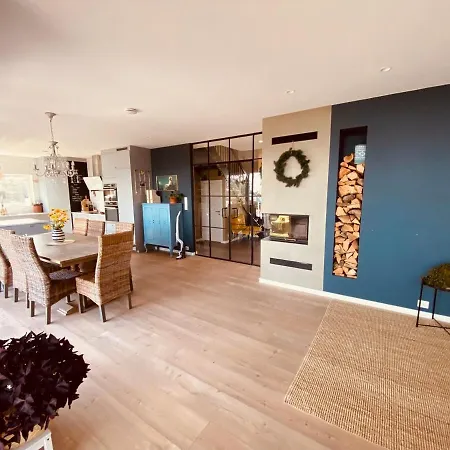 Stor Familiebolig Med Panoramautsikt 別荘 ラルヴィク